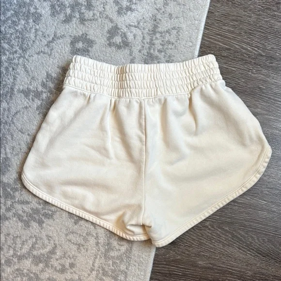 Abercrombie Women's pale yellow Shorts - Picture 3 of 3